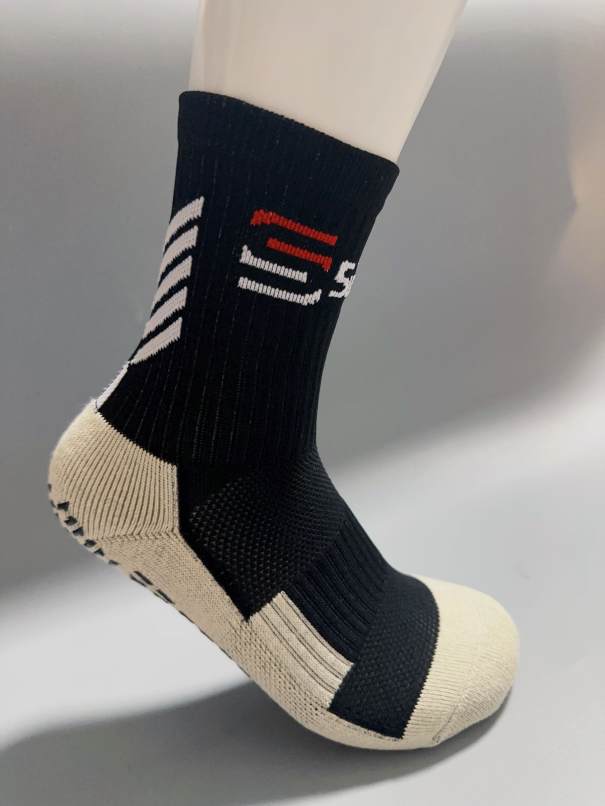 QCWQMYL Grip Socks for Men 1 Pairs Black Athletic Socks Non Skid Soccer  Socks Football Basketball Yoga Hospital Socks : : Clothing, Shoes  & Accessories